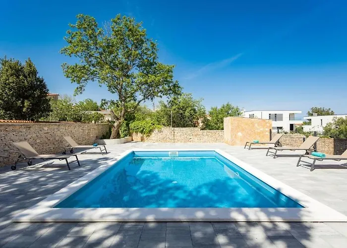Cesare Apartment, With Swimming Pool And Sea View