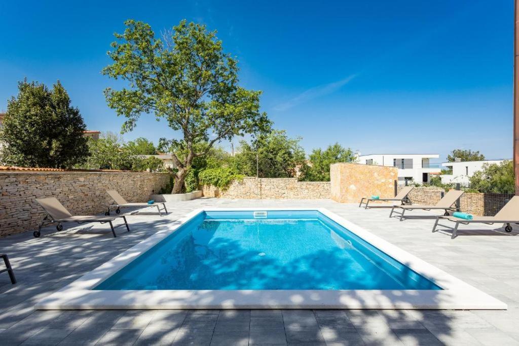 Cesare Apartment, With Swimming Pool And Sea View Apartment *