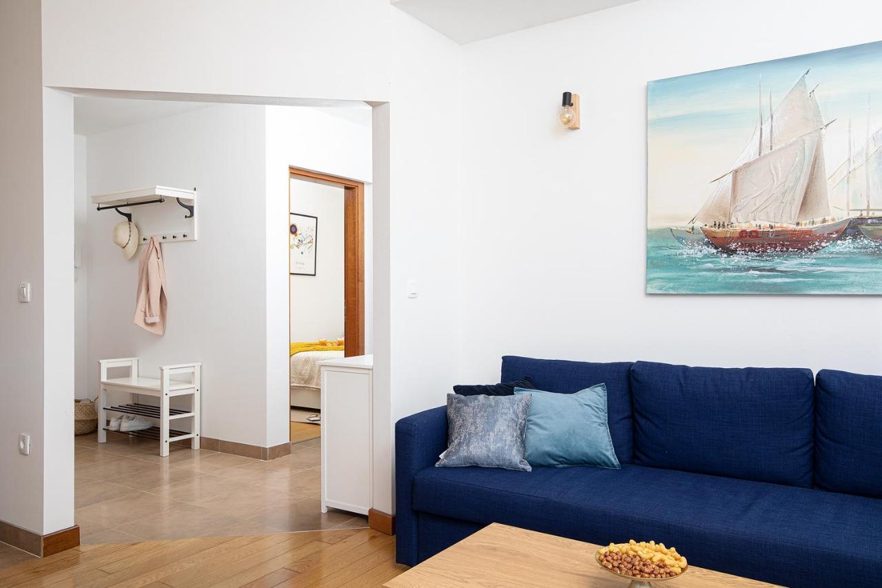 Cesare Apartment, With Swimming Pool And Sea View Apartment *