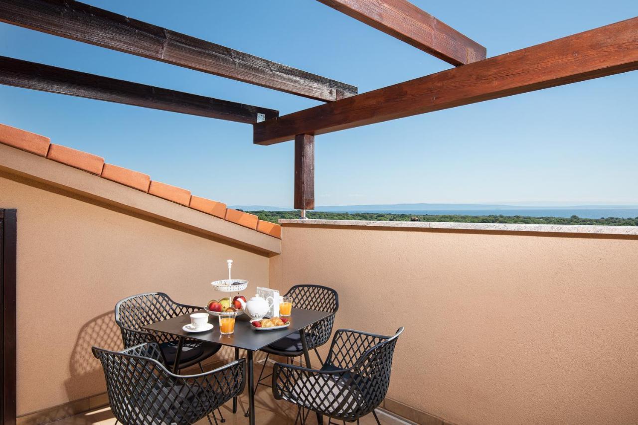 Cesare Apartment, With Swimming Pool And Sea View