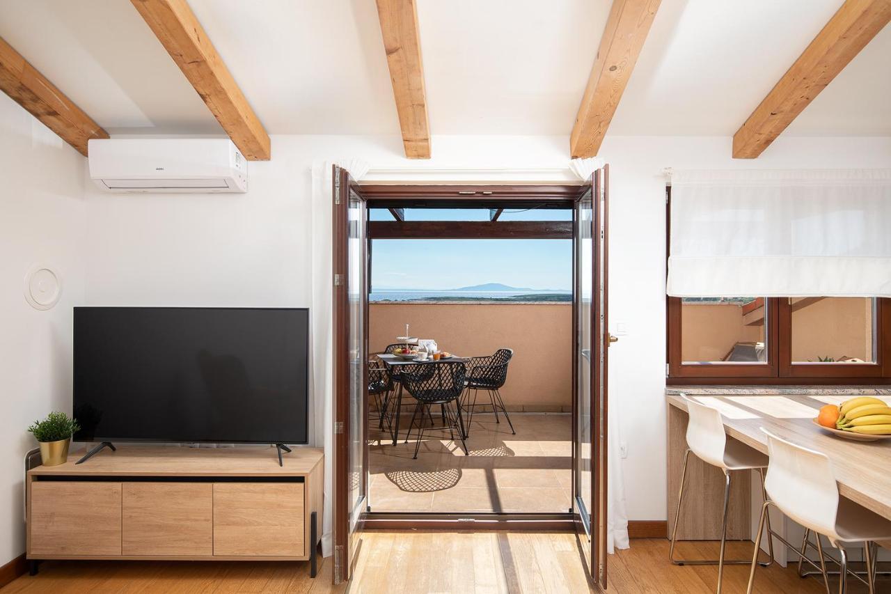 Cesare Apartment, With Swimming Pool And Sea View