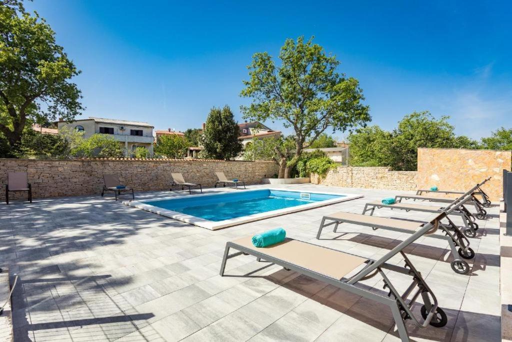 Cesare Apartment, With Swimming Pool And Sea View